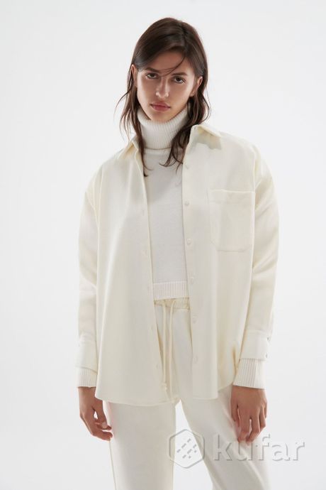 оверсайз сорочка Zara з мікровельвету молочного кольору, розмір М