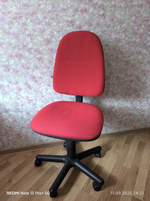 Стілець офісний у хорошому стані