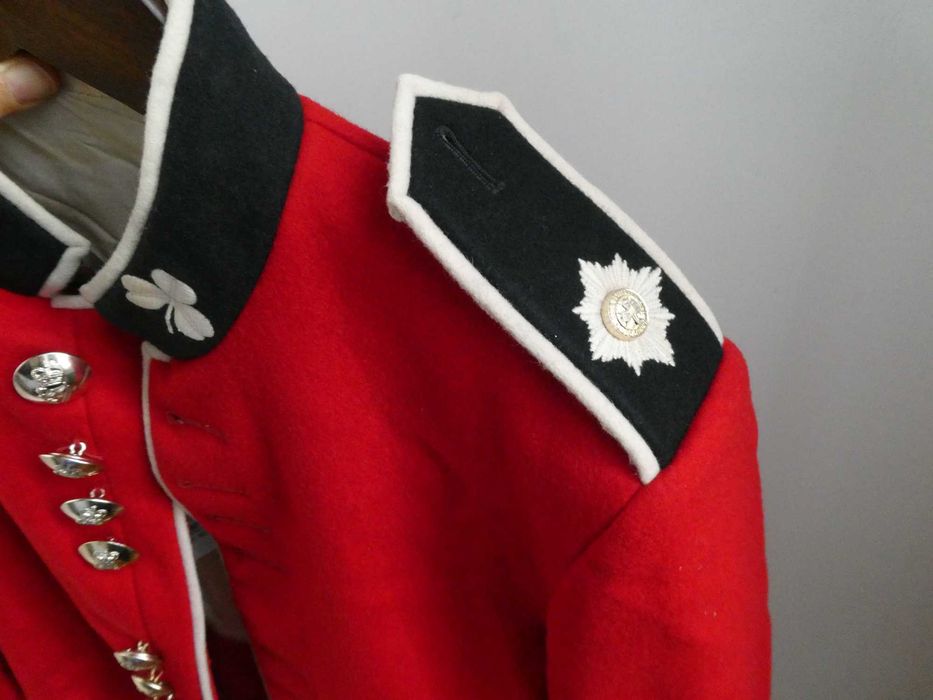 Casaco Militar Britânico da Guarda Irlandesa - Peça de Colecionador