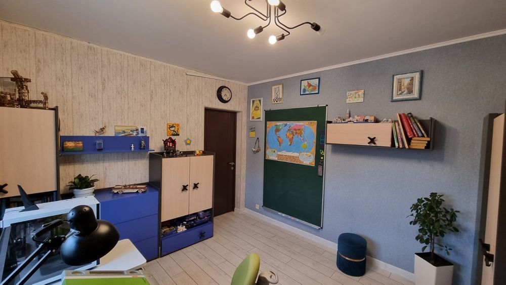 Дитяча кімната. Шафа. Комод.