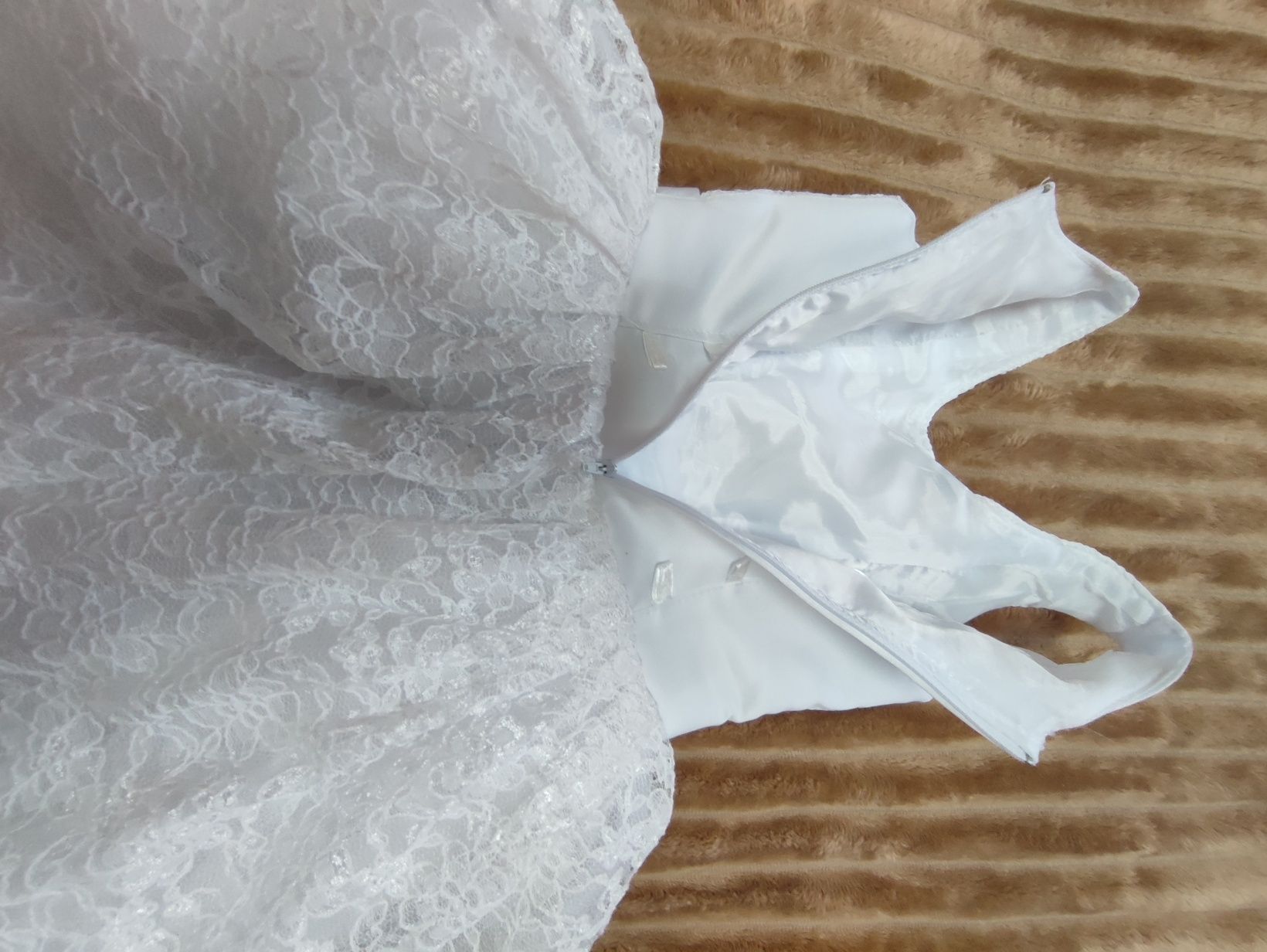 Неймовірна ажурна біла сукня