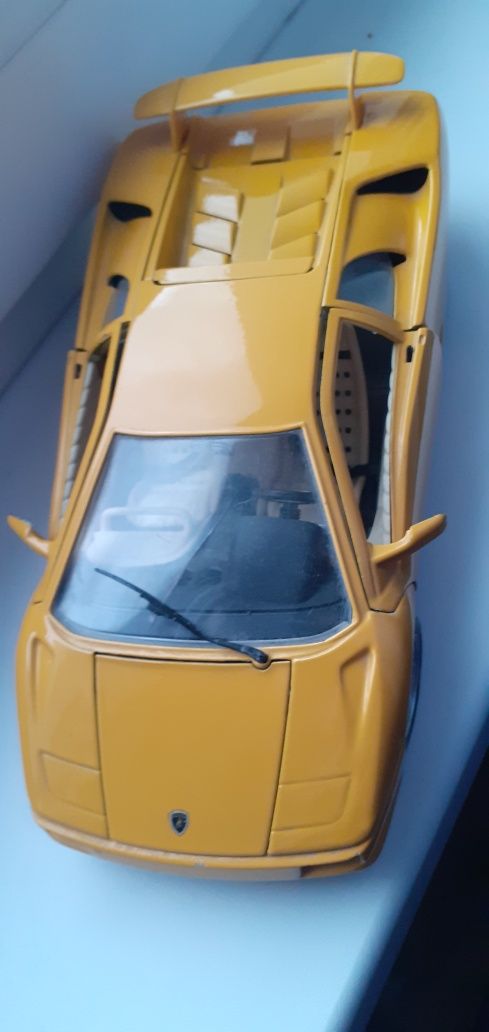 Sprzedam model Lamborghini Diablo 1990 rok skala 1:18