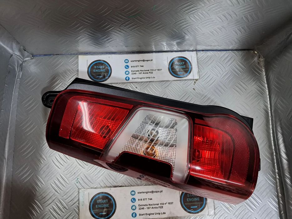 Farolim Esquerdo Peugeot Partner Berlingo Opel Combo 2019-2025