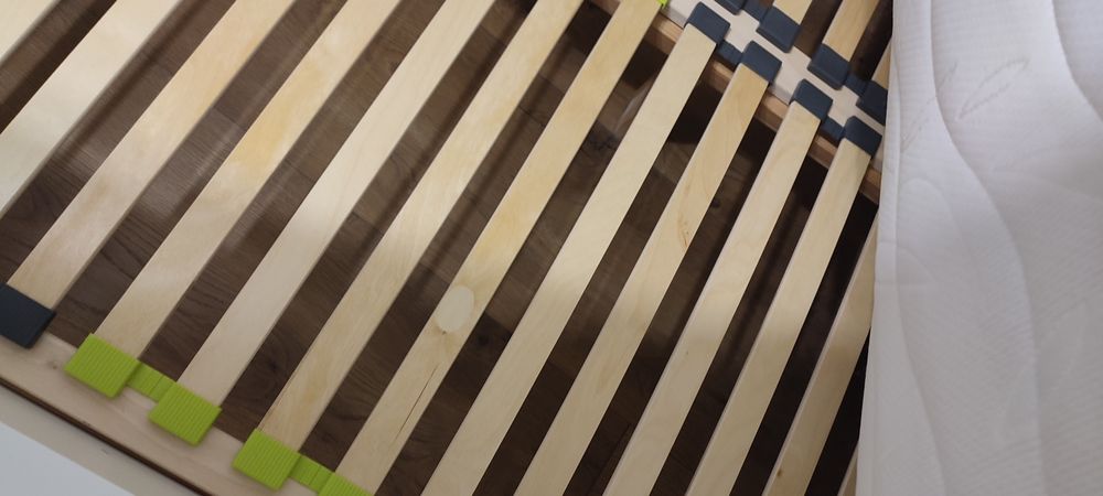 Łóżko 120x200 z materacem i stelażem