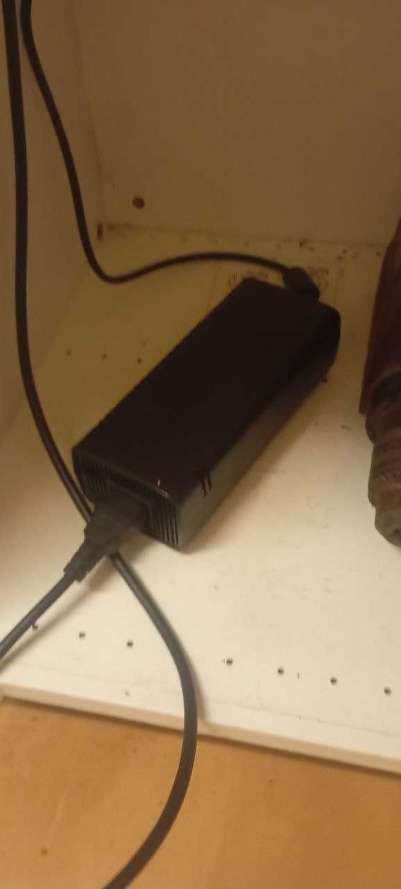 XBox 360 Slim 512гб 2 джойстики