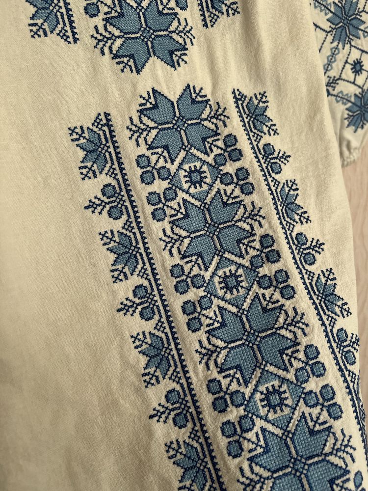 Лянне плаття з машинною вишивкою
