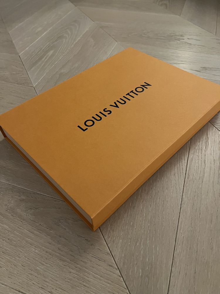 Pudełko prezentowe Louis Vuitton zamykane na magnes 40x29x5,5cm