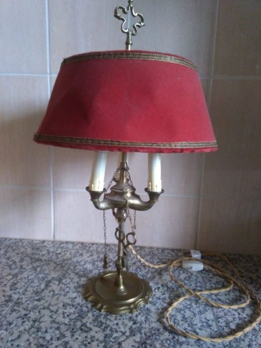 Candeeiros em latão maciço.