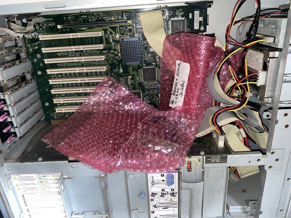 Servidor HP NetServer 3000 e Monitor