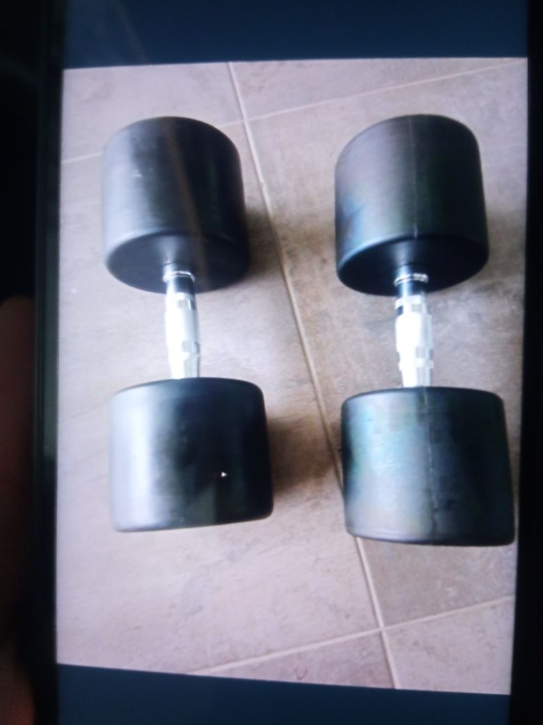Pesos de 25 kg  ginásio musculação