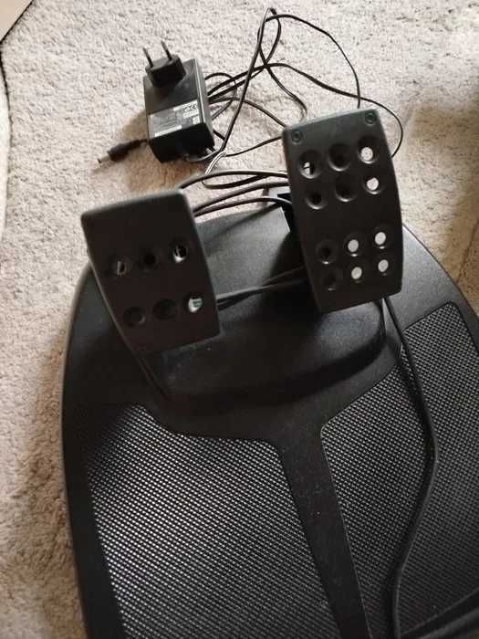 Ігрове кермо Logitech MOMO Racing