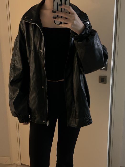 Шкіряний бомбер Bershka