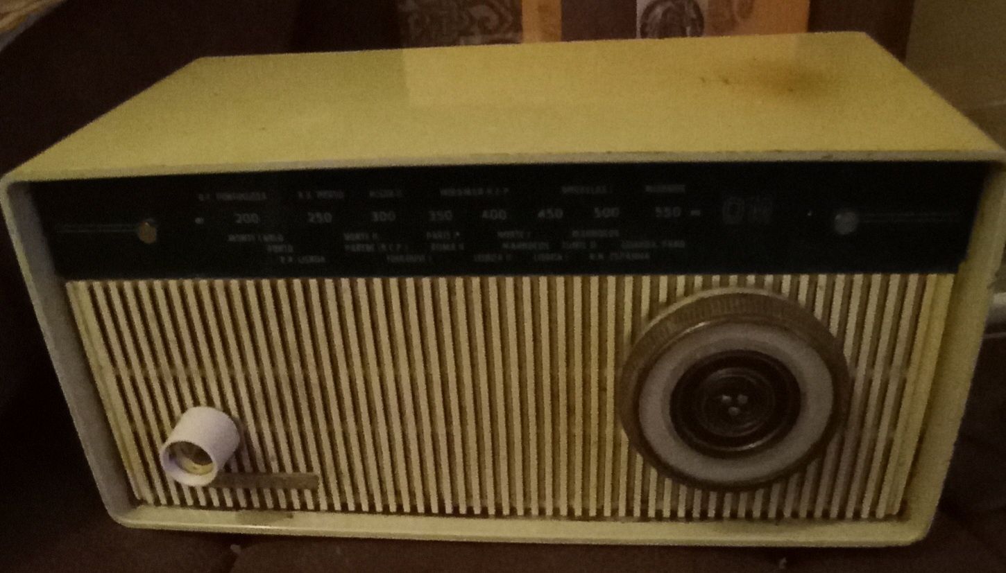 Radio em baquelite, Philips.