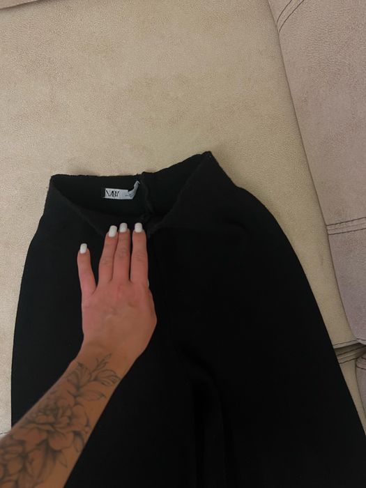 Чорні широкі утеплені штани від zara