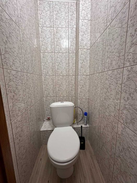 Продаж трикімнатної квартири в Києві, з ремонтом та меблями