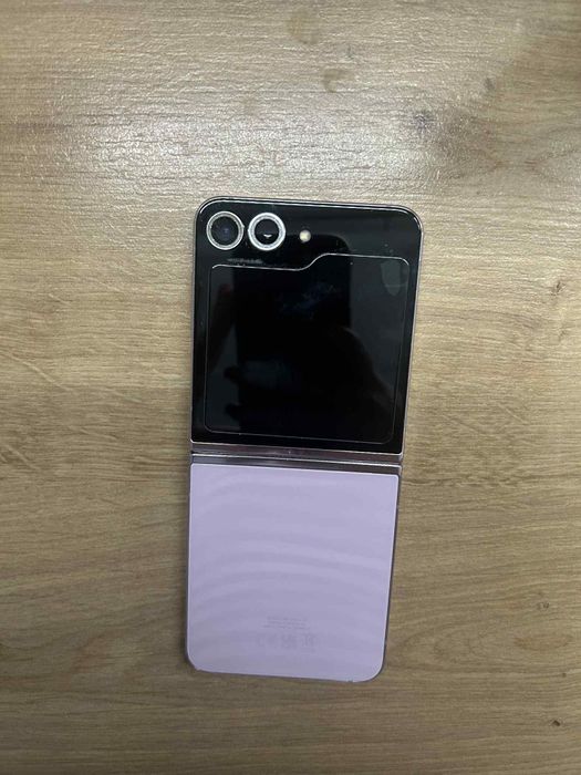 Samsung galaxy z flip 5,512gb