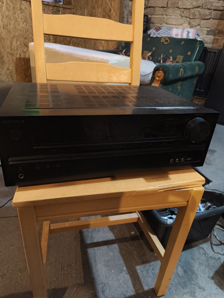 amplituner  Onkyo TX-SR313.