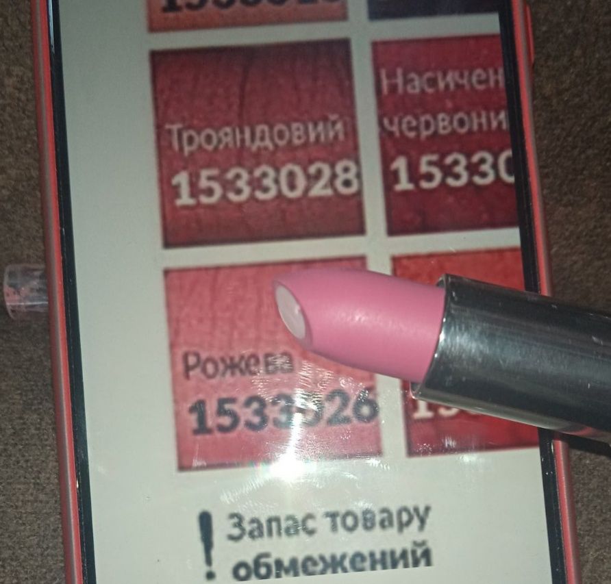 Продам помаду AVON матова нова