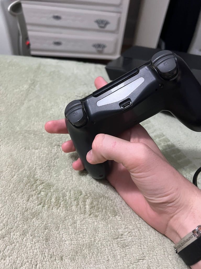 Playstation 4 com comando