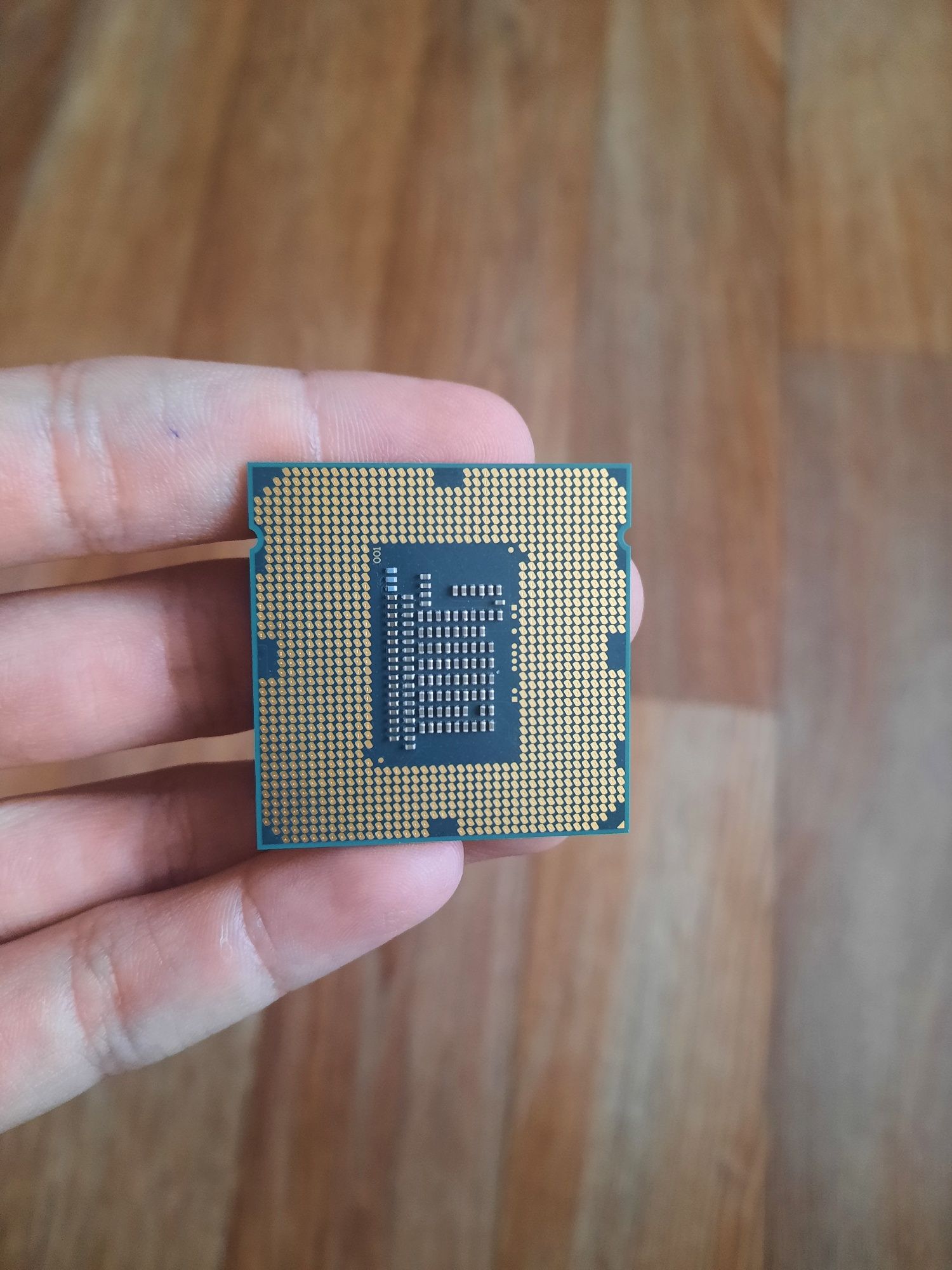 Продам процесор Intel core i3 3240
+ боксовий кулер
Оперативну пам'ять