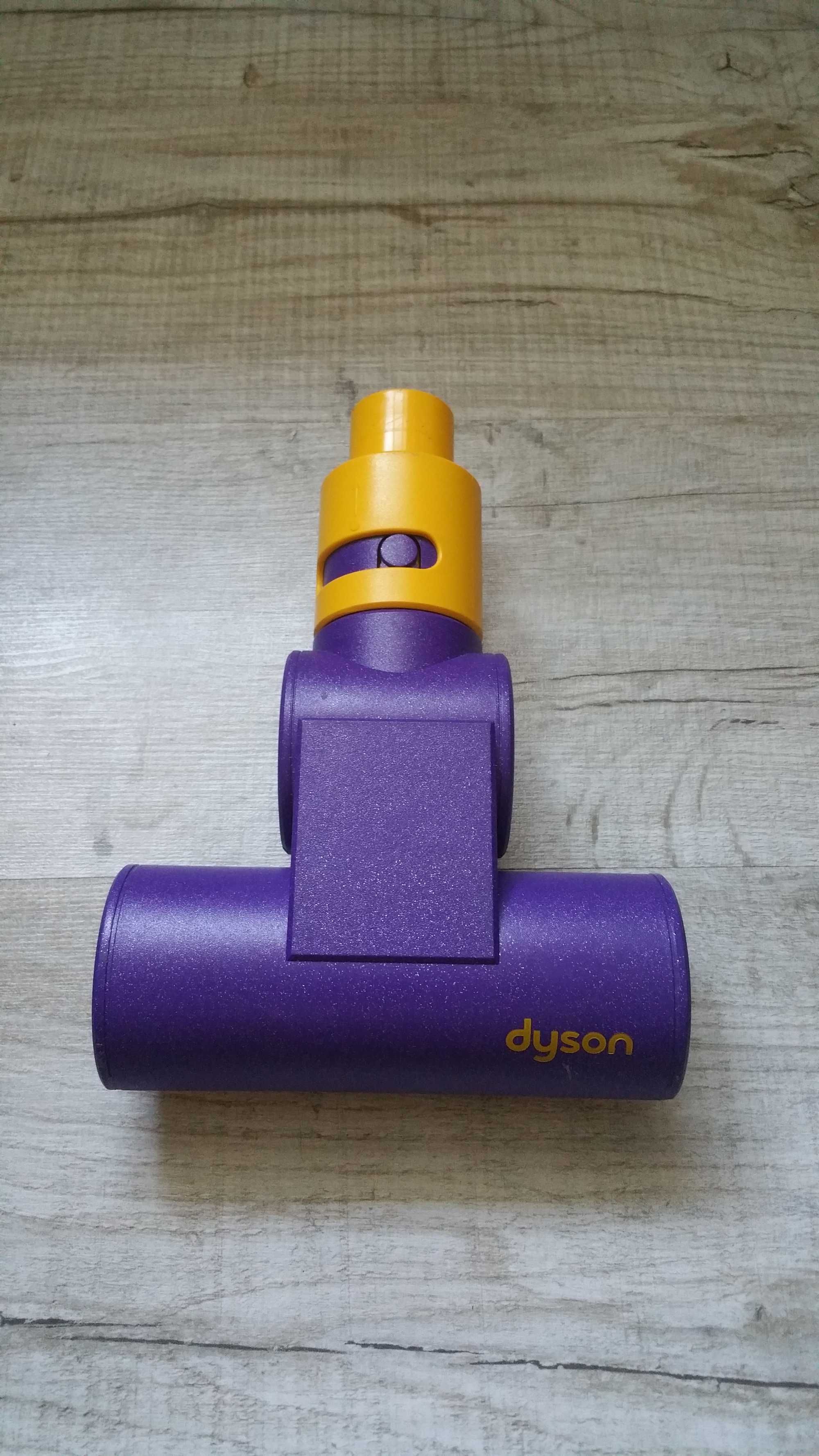 Турбощетка Dyson.