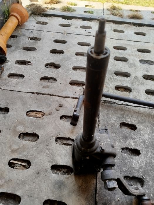 Kolumna kierownicy ursus c 360 3p z drążkami i końcówkami.