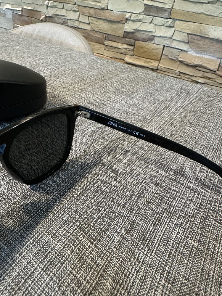 Óculos de sol Hugo Boss - como novos