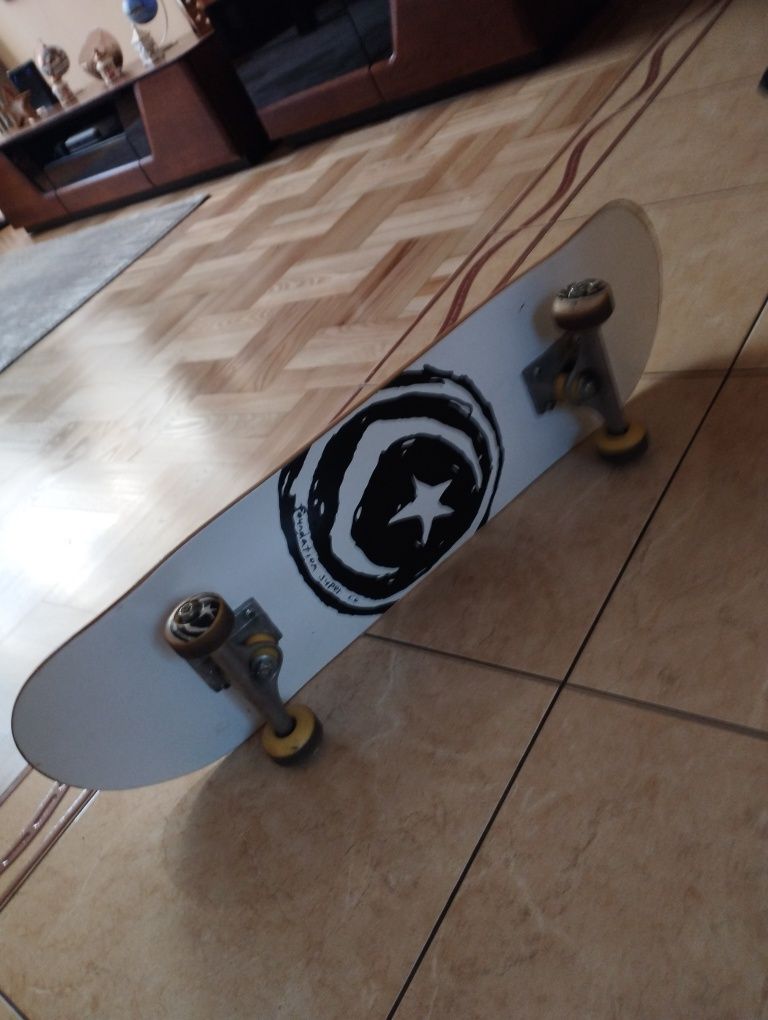 Deskorolka Foundation Skateboard