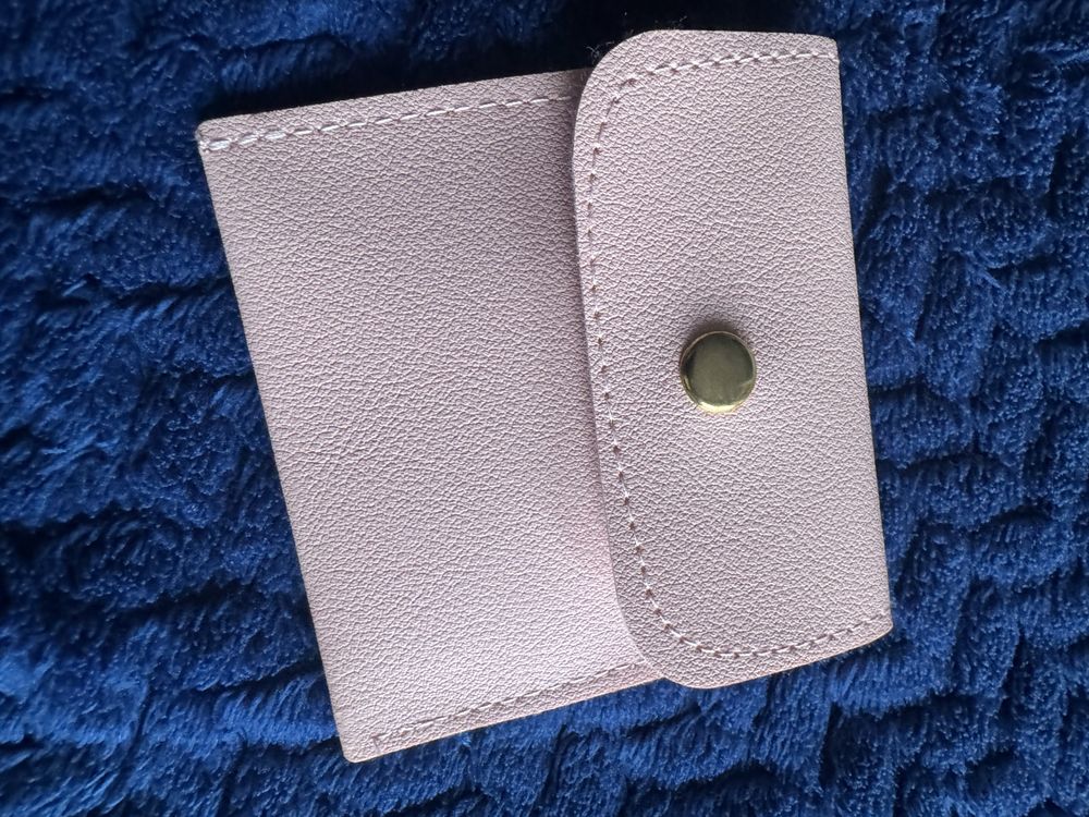 Łańcuszek z krzyżykiek w etui ze skory ekologicznej