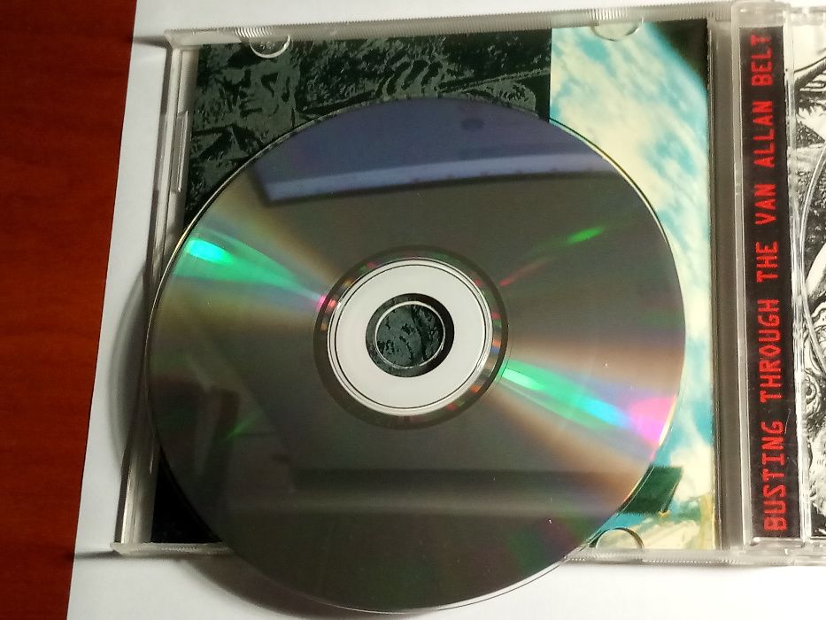 Лицензионный CD Helios Creed "Busting Through The Van Allan Belt"