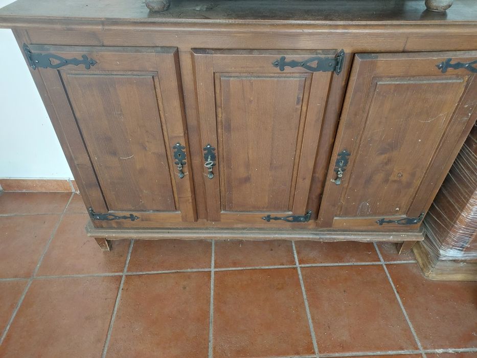 Móvel ideal para para sala ou restauração