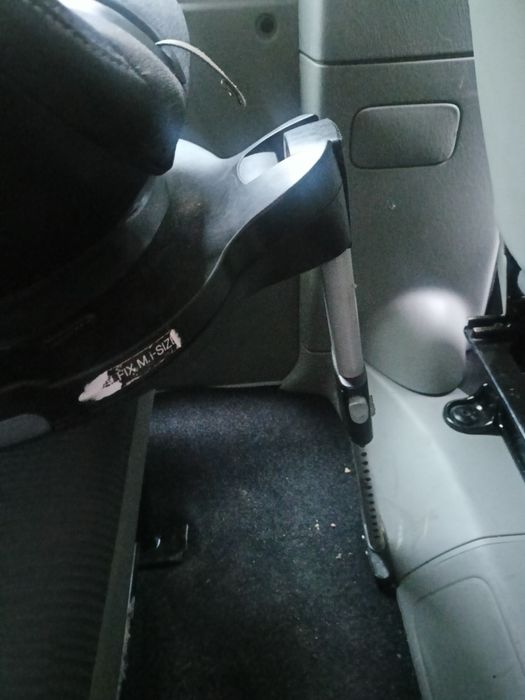 Fotelik samochodowy Britax Romer z bazą ISOFIX czarno sza