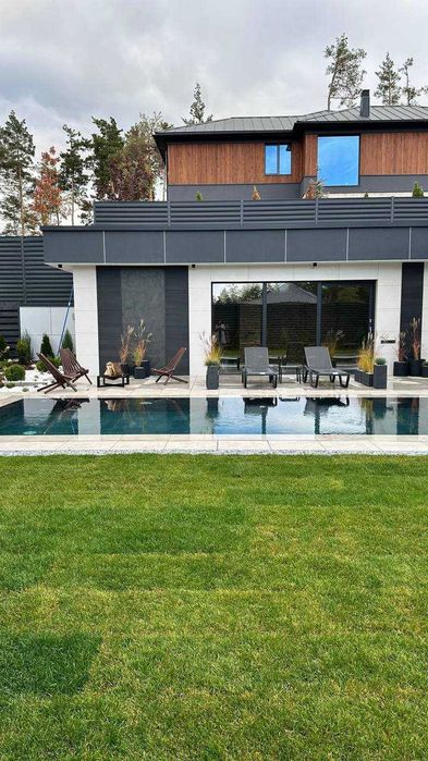 Просторий і стильний будинок в Ходосівці.