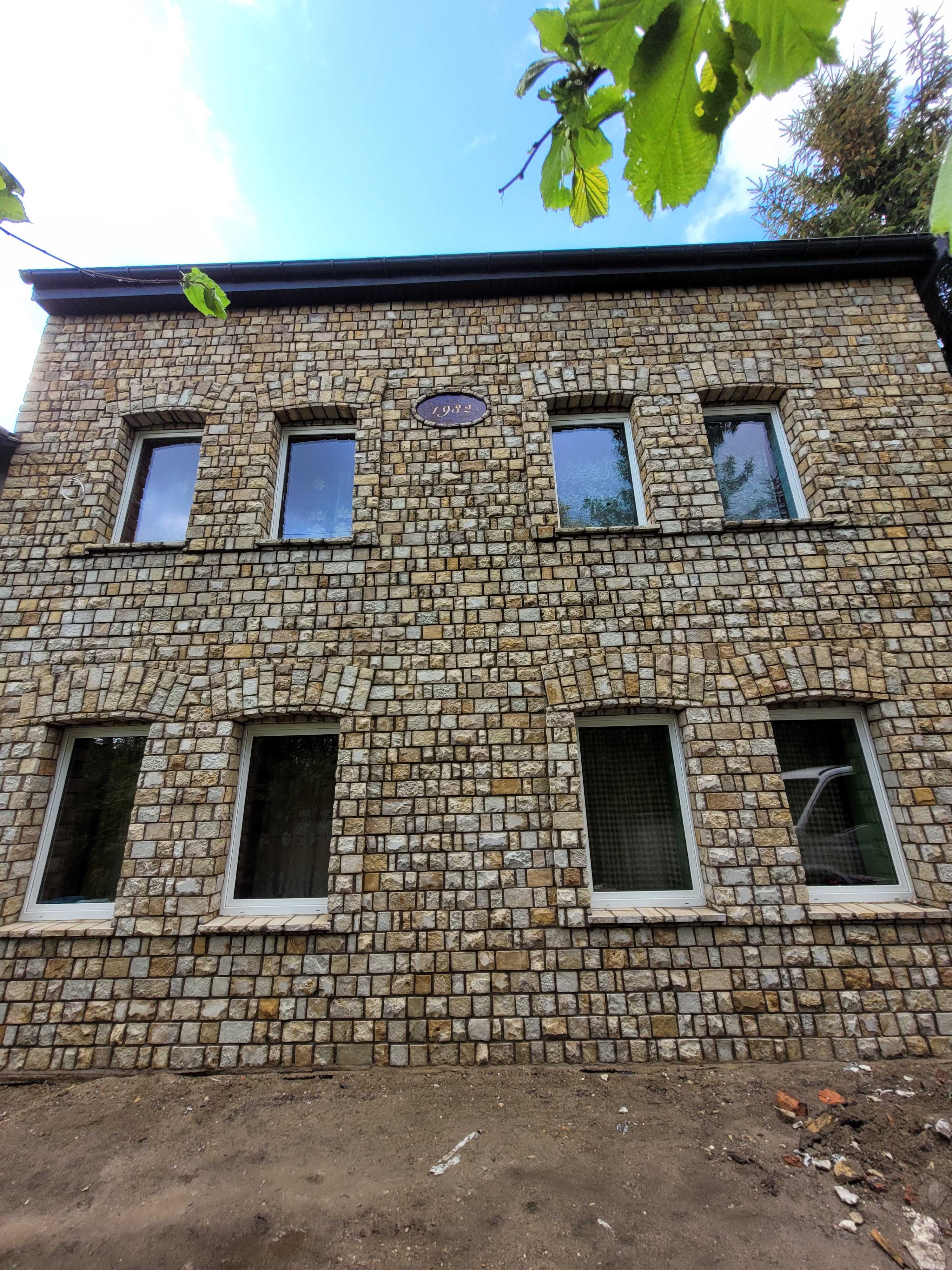 kamienny płot ogrodzenie z kamienia taras schody
