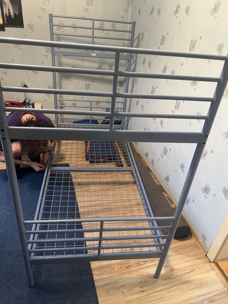Łóżko piętrowe SVÄRTA IKEA stalowe używane niebieskie