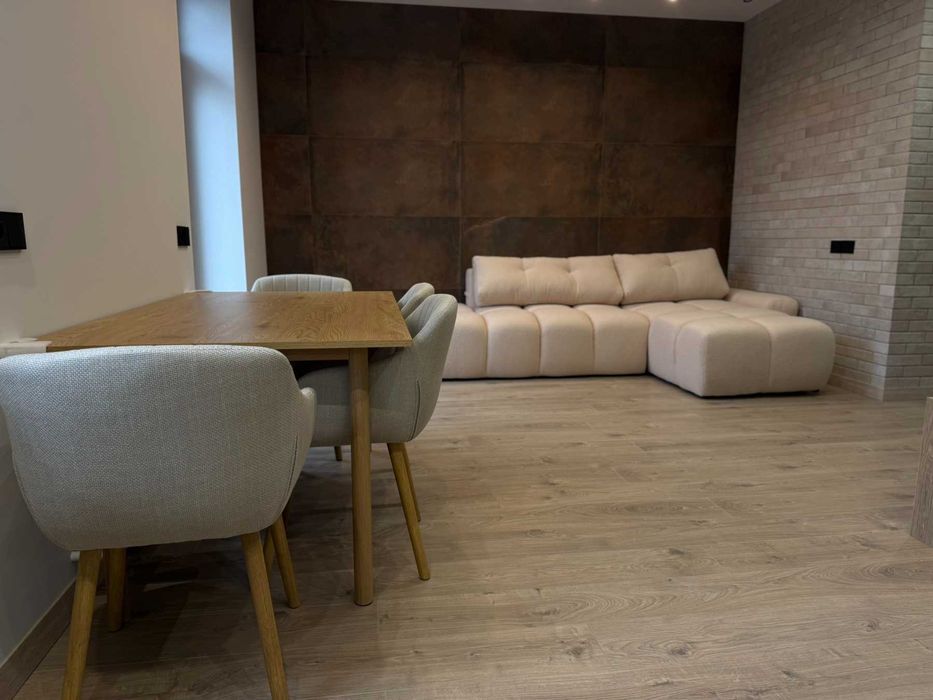 Продаж стильної двокімнатної квартири студії, в центрі міста