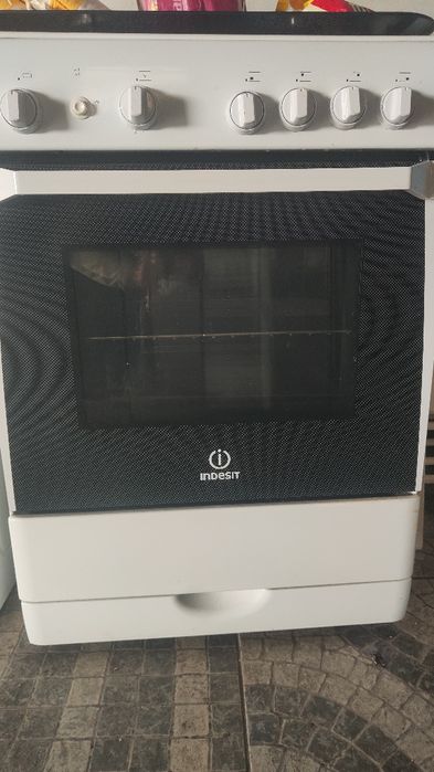 Fogão a gás da Indesit.
