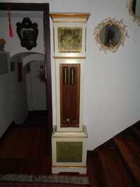 Relógio de Caixa Alta - Madeira Lacada - Sem Chave - Séc. XX