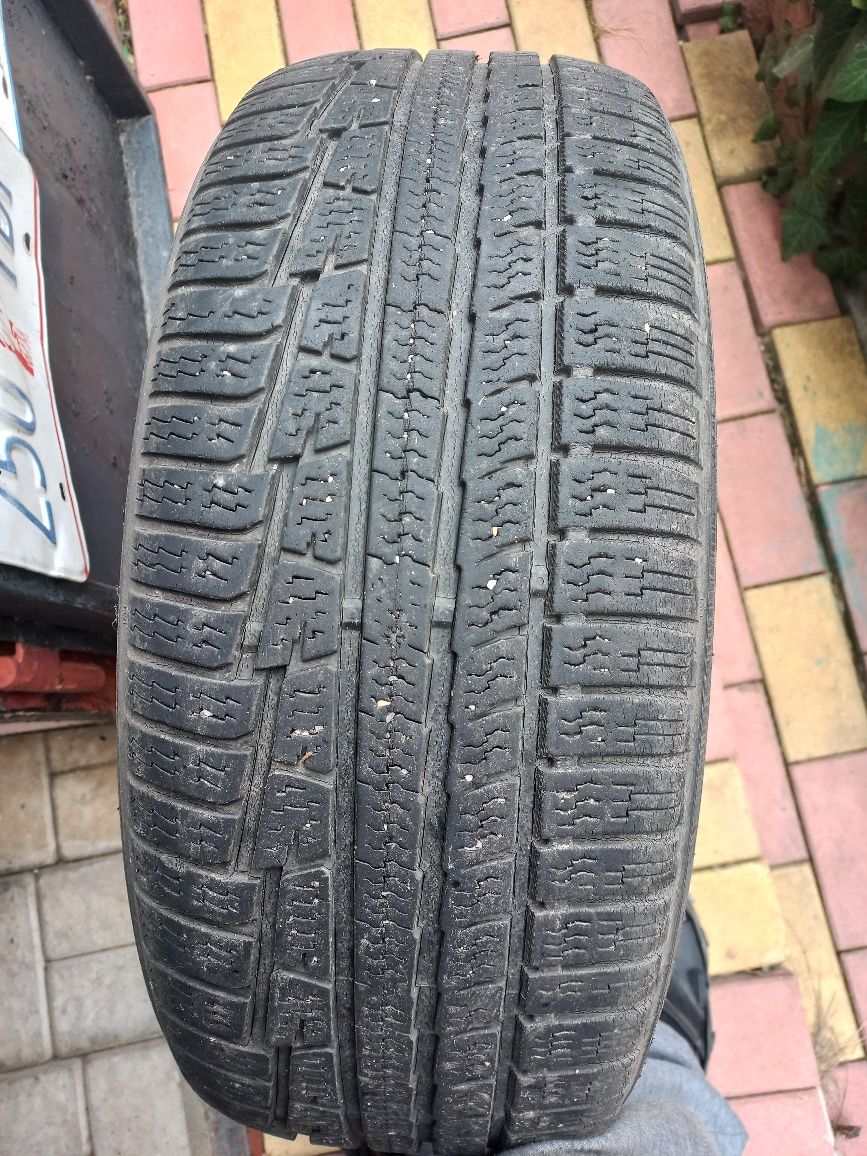 4 NOKIAN R17 всесезонка.