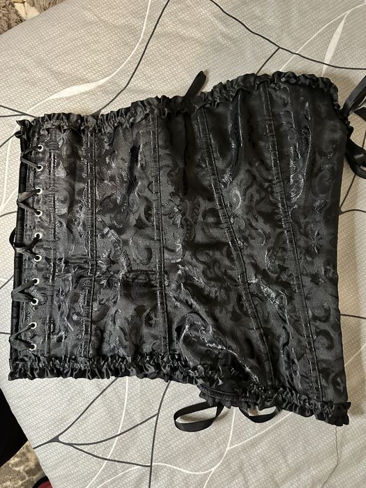 Корсет білий и чорний листайте