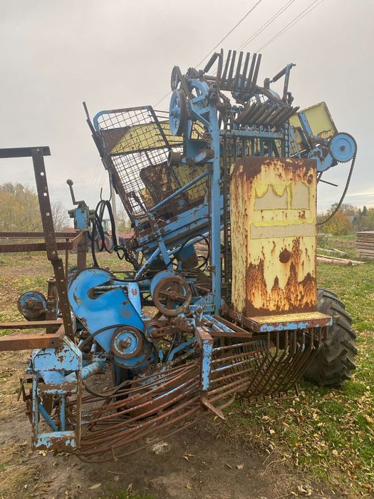 Бурякозбиральний комбайн