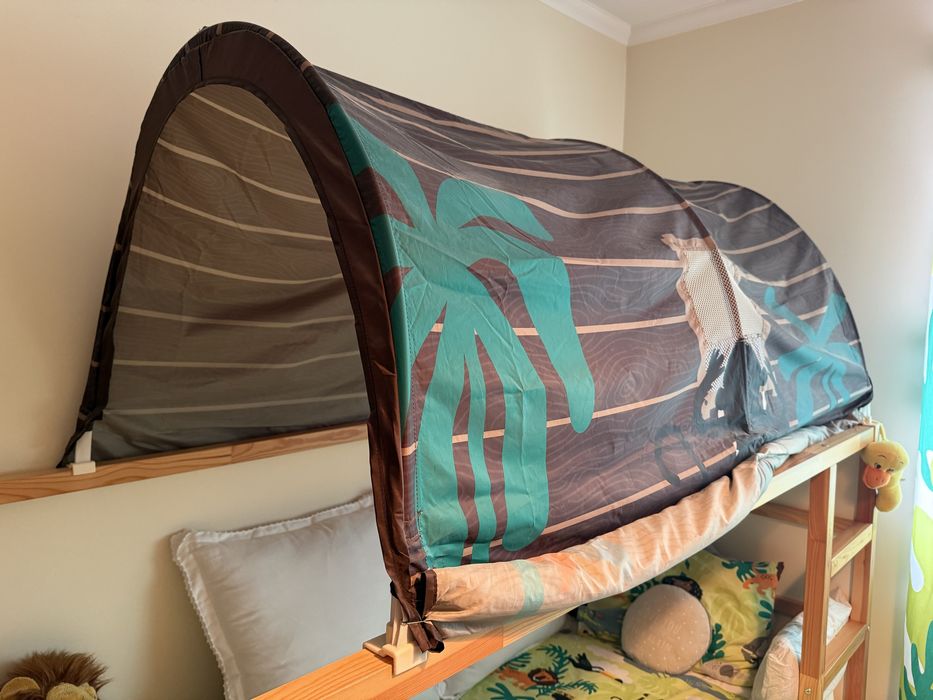 Cama Kura Ikea com dorsal + decoração