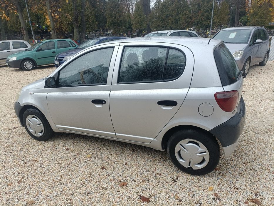Bardzo ładna toyota Yaris 1.0 bez rdzy do jazdy