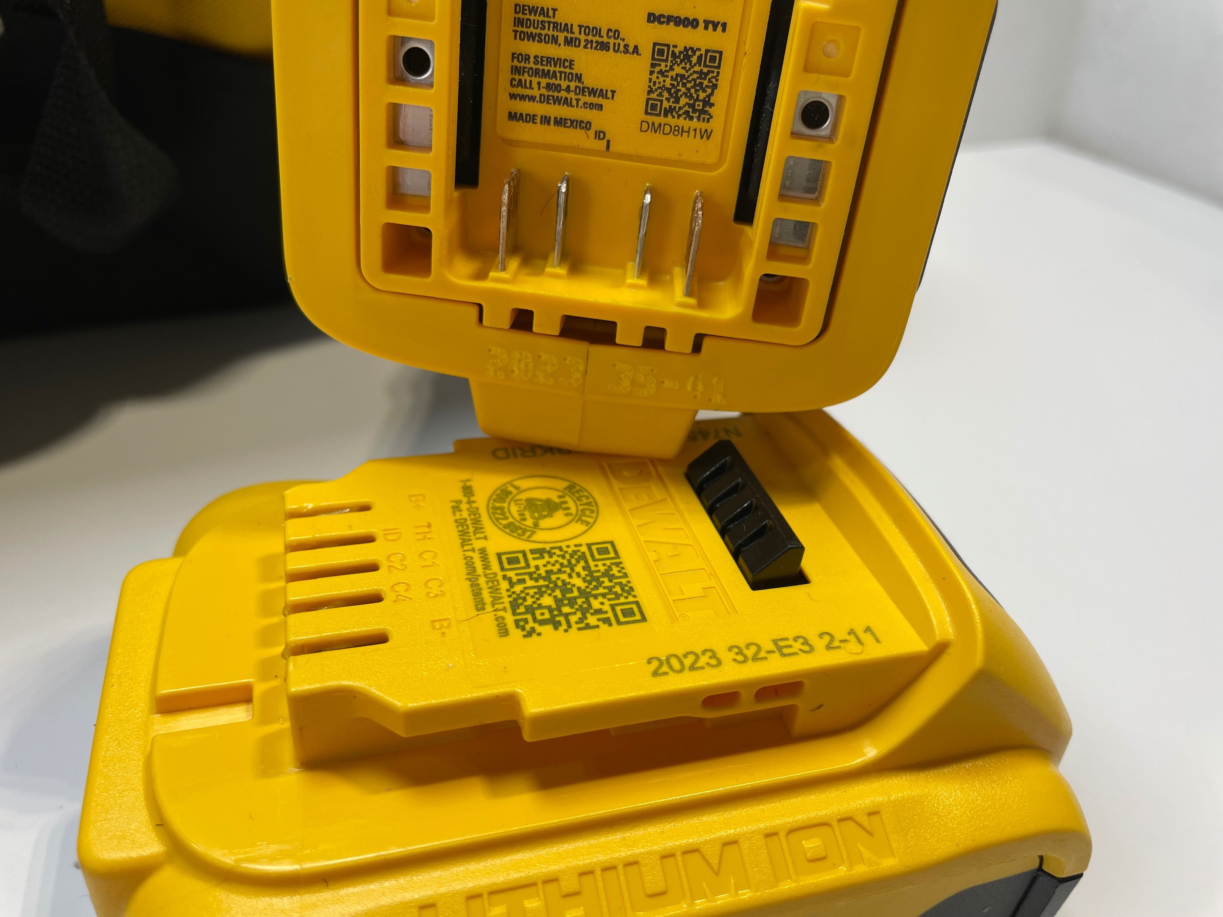 DeWalt DCF900/Акумуляторний ударний гайковерт