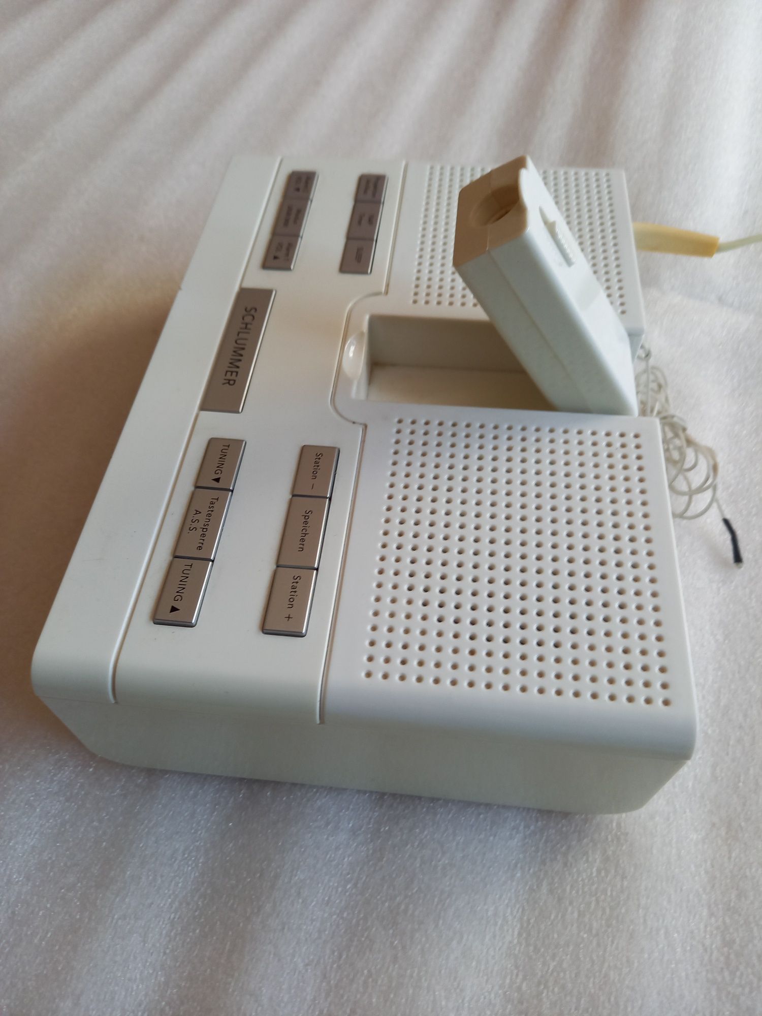 Radio budzik z projektorem na ścianę