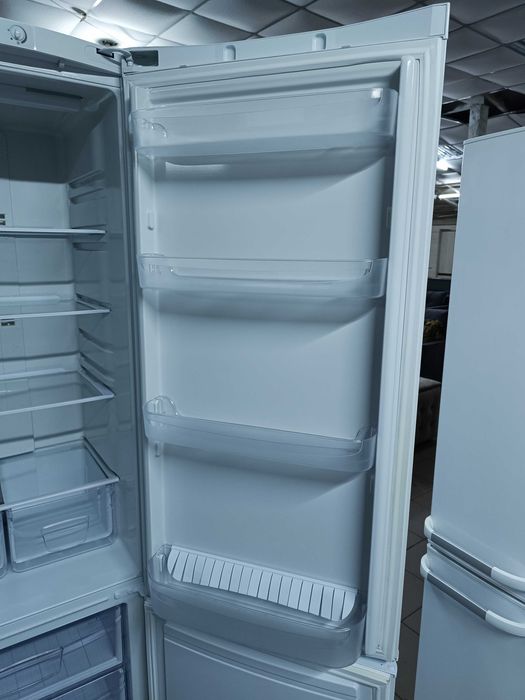 Двокамерий холодильник Indesit BIA20N