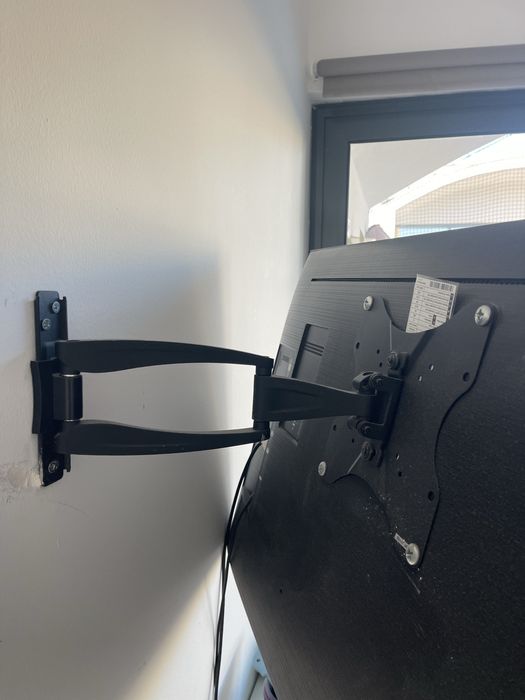 50€ Vendo TV SMART SANSUNG 40” com suporte de parede incluido