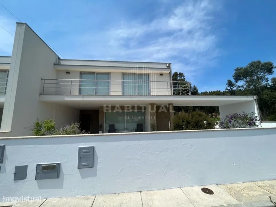 Moradia T4 Em Carreço Com Piscina.