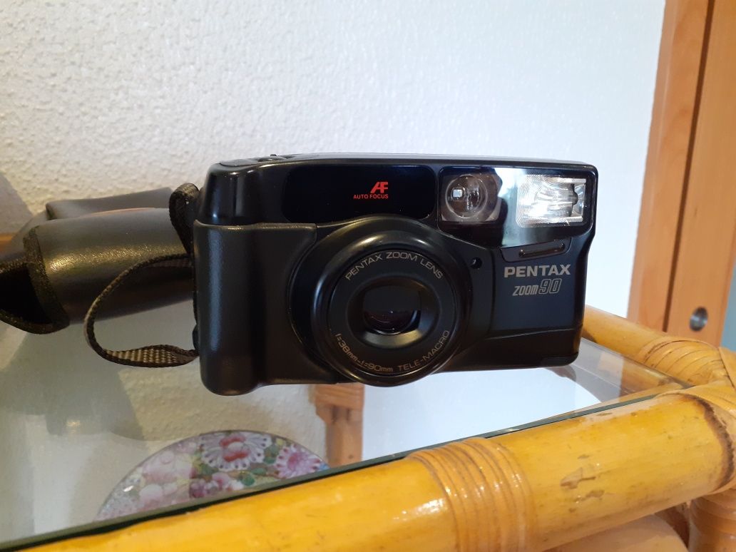 Máquina fotográfica Pentax zoom 90
