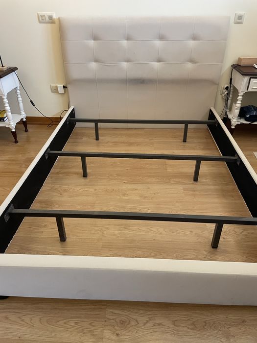 Cama de casal com cabeceira + Estrado (usado)